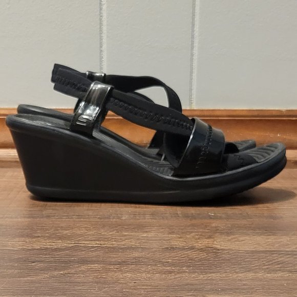 Sketchers black strappy 2.5" wedge heel sandals. Sz: 8 - Picture 2 of 4